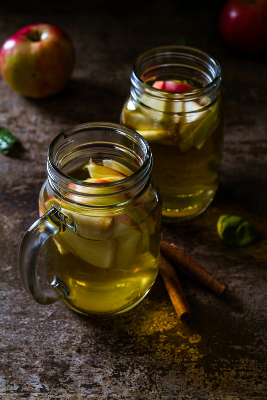 Sliced apples and vinegar